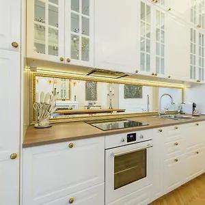 Bpr The Golden Astoria With Balcony And A/c , Budapest Hungary